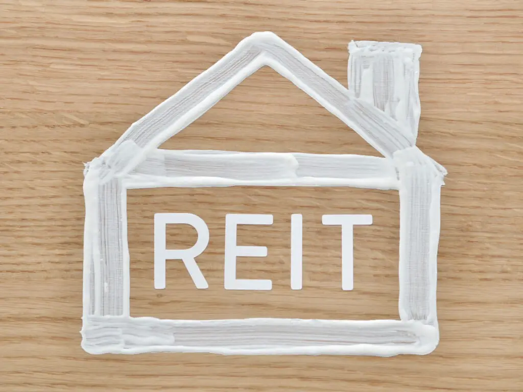 REIT(リート)とは?J-REITとの違いやメリットとリスクを解説