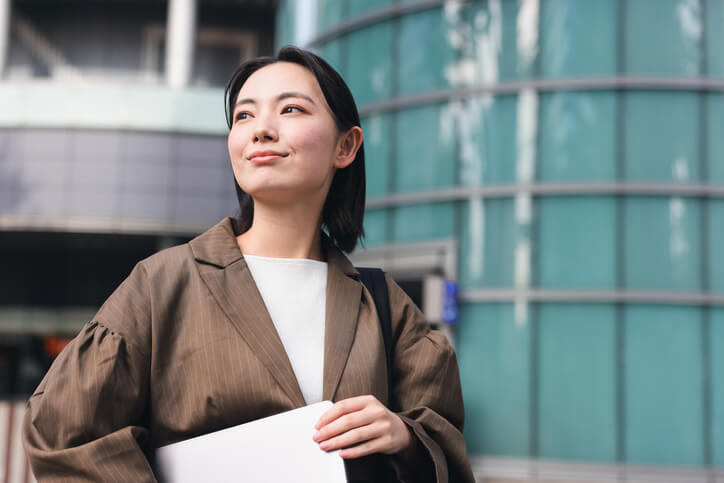 年収600万円の女性は勝ち組？割合や難易度・職業などを紹介